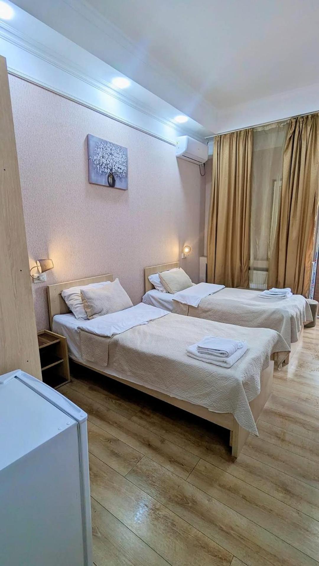Dkd-Bridge Hotel Tbilisi Esterno foto